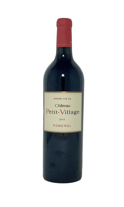 Image représentant une bouteille de vin rouge de Bordeaux provenant du Château Petit-Village.