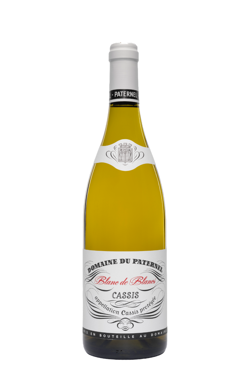 Photographie mettant en avant une bouteille de vin de Cassis, le Paternel Blanc de Blancs.